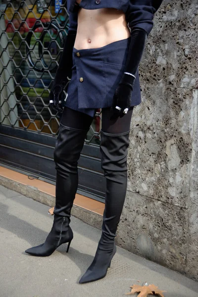 Sacs Chaussures Bottes Jambes Pendant Défilé Dolce Gabbana — Photo