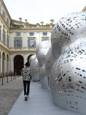 Milan Tasarım Haftası - Nisan 2023 - Marc Fornes 'in stüdyosunun devasa çelik tesisi Thevery many