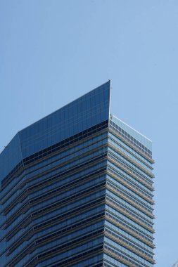 Cam parçası lakaplı Gioia 22, Porta Nuova projesinin bir parçası. Melchiorre Gioia caddesi boyunca 121 metre yüksekliğinde bir gökdelendir.