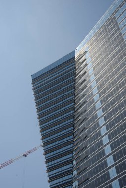 Cam parçası lakaplı Gioia 22, Porta Nuova projesinin bir parçası. Melchiorre Gioia caddesi boyunca 121 metre yüksekliğinde bir gökdelendir.