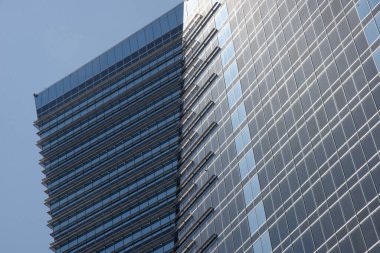 Cam parçası lakaplı Gioia 22, Porta Nuova projesinin bir parçası. Melchiorre Gioia caddesi boyunca 121 metre yüksekliğinde bir gökdelendir.