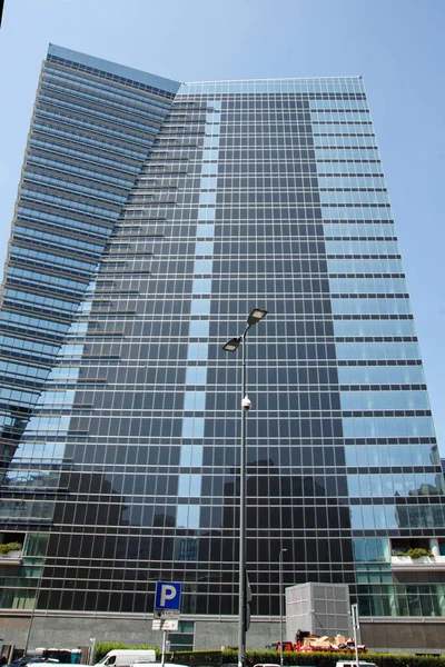 被戏称为玻璃碎片的Gioia 22塔是波塔纽瓦项目的一部分 它是一座高121米的摩天大楼 位于Melchiorre Gioia街沿线 — 图库照片