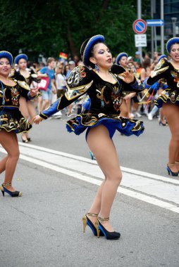 29 Haziran 2024 Milano Pride, İtalya 'nın Milano şehrinde lezbiyen, eşcinsel, biseksüel, transseksüel, aseksüel, eşcinseller ve onların müttefikleri için düzenlenen bir geçit törenidir..