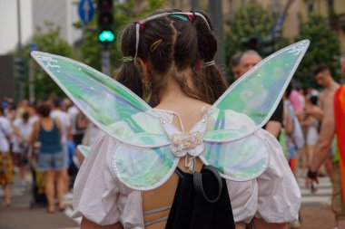 29 Haziran 2024 Milano Pride, İtalya 'nın Milano şehrinde lezbiyen, eşcinsel, biseksüel, transseksüel, aseksüel, eşcinseller ve onların müttefikleri için düzenlenen bir geçit törenidir..