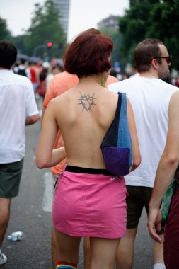 29 Haziran 2024 Milano Pride, İtalya 'nın Milano şehrinde lezbiyen, eşcinsel, biseksüel, transseksüel, aseksüel, eşcinseller ve onların müttefikleri için düzenlenen bir geçit törenidir..