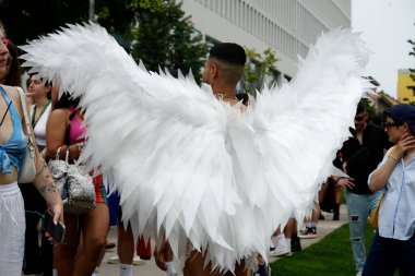 29 Haziran 2024 Milano Pride, İtalya 'nın Milano şehrinde lezbiyen, eşcinsel, biseksüel, transseksüel, aseksüel, eşcinseller ve onların müttefikleri için düzenlenen bir geçit törenidir..
