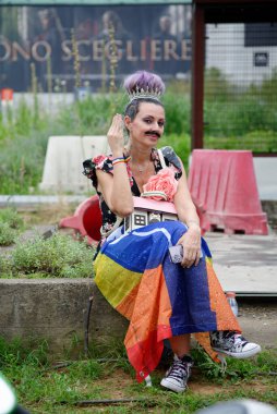 29 Haziran 2024 Milano Pride, İtalya 'nın Milano şehrinde lezbiyen, eşcinsel, biseksüel, transseksüel, aseksüel, eşcinseller ve onların müttefikleri için düzenlenen bir geçit törenidir..