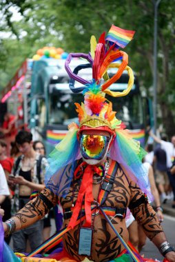 29 Haziran 2024 Milano Pride, İtalya 'nın Milano şehrinde lezbiyen, eşcinsel, biseksüel, transseksüel, aseksüel, eşcinseller ve onların müttefikleri için düzenlenen bir geçit törenidir..