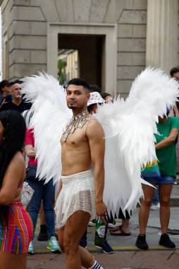 29 Haziran 2024 Milano Pride, İtalya 'nın Milano şehrinde lezbiyen, eşcinsel, biseksüel, transseksüel, aseksüel, eşcinseller ve onların müttefikleri için düzenlenen bir geçit törenidir..