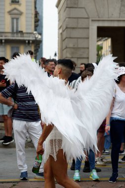 29 Haziran 2024 Milano Pride, İtalya 'nın Milano şehrinde lezbiyen, eşcinsel, biseksüel, transseksüel, aseksüel, eşcinseller ve onların müttefikleri için düzenlenen bir geçit törenidir..