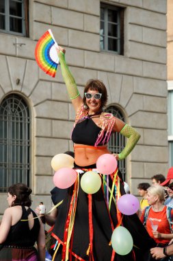 29 Haziran 2024 Milano Pride, İtalya 'nın Milano şehrinde lezbiyen, eşcinsel, biseksüel, transseksüel, aseksüel, eşcinseller ve onların müttefikleri için düzenlenen bir geçit törenidir..