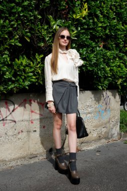 Eylül 2024 'teki Milan Moda Haftası sırasında yakalanan moda detayları