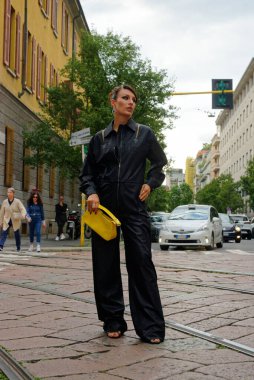 Eylül 2024 'teki Milan Moda Haftası sırasında yakalanan moda detayları