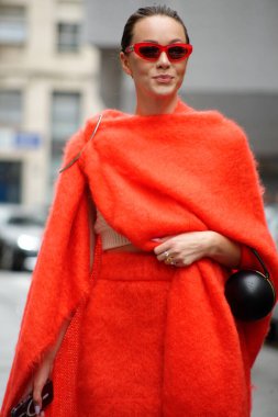 Eylül 2024 'te Milan Moda Haftası' nda ele geçirilen moda detayları