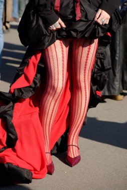 Moda detayları, Milan Moda Haftası 'nda çekilen görüntü Şubat 2025