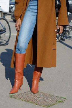 Moda detayları, Milan Moda Haftası 'nda çekilen görüntü Şubat 2025