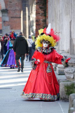 Milano 'daki karnaval benzersiz bir olaydır. Ambrosian ayinine göre diğer İtalyan karnavallarından ayırt edilir..