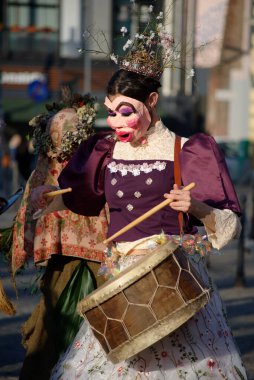 Milano 'daki karnaval benzersiz bir olaydır. Ambrosian ayinine göre diğer İtalyan karnavallarından ayırt edilir..