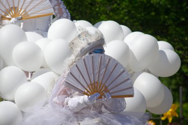 Çağdaş sirk ve sokak tiyatrosunun üç günlük festivali olan BAM Circus, Biblioteca degli Alberi 'nin çimlerine geri döndü.