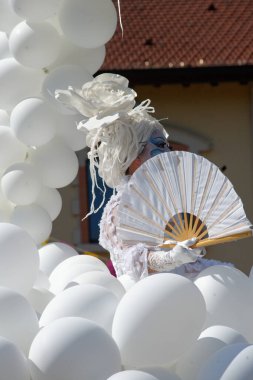 Çağdaş sirk ve sokak tiyatrosunun üç günlük festivali olan BAM Circus, Biblioteca degli Alberi 'nin çimlerine geri döndü.