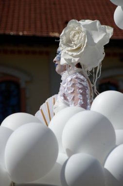Çağdaş sirk ve sokak tiyatrosunun üç günlük festivali olan BAM Circus, Biblioteca degli Alberi 'nin çimlerine geri döndü.