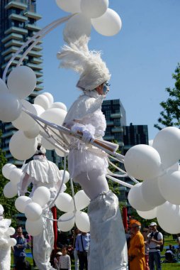 Çağdaş sirk ve sokak tiyatrosunun üç günlük festivali olan BAM Circus, Biblioteca degli Alberi 'nin çimlerine geri döndü.