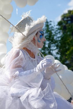 Çağdaş sirk ve sokak tiyatrosunun üç günlük festivali olan BAM Circus, Biblioteca degli Alberi 'nin çimlerine geri döndü.