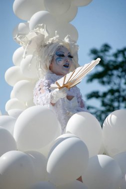 Çağdaş sirk ve sokak tiyatrosunun üç günlük festivali olan BAM Circus, Biblioteca degli Alberi 'nin çimlerine geri döndü.