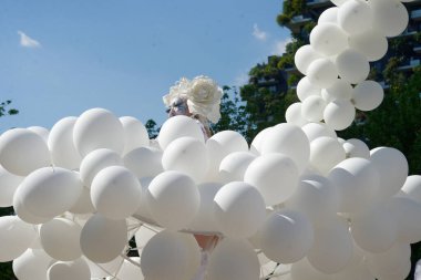 Çağdaş sirk ve sokak tiyatrosunun üç günlük festivali olan BAM Circus, Biblioteca degli Alberi 'nin çimlerine geri döndü.