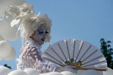 Çağdaş sirk ve sokak tiyatrosunun üç günlük festivali olan BAM Circus, Biblioteca degli Alberi 'nin çimlerine geri döndü.
