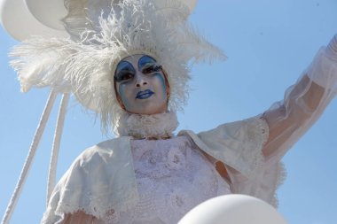 Çağdaş sirk ve sokak tiyatrosunun üç günlük festivali olan BAM Circus, Biblioteca degli Alberi 'nin çimlerine geri döndü.