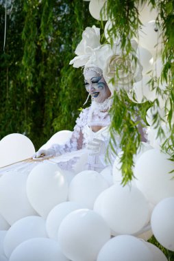 Çağdaş sirk ve sokak tiyatrosunun üç günlük festivali olan BAM Circus, Biblioteca degli Alberi 'nin çimlerine geri döndü.