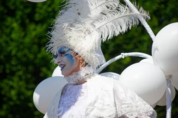Çağdaş sirk ve sokak tiyatrosunun üç günlük festivali olan BAM Circus, Biblioteca degli Alberi 'nin çimlerine geri döndü.