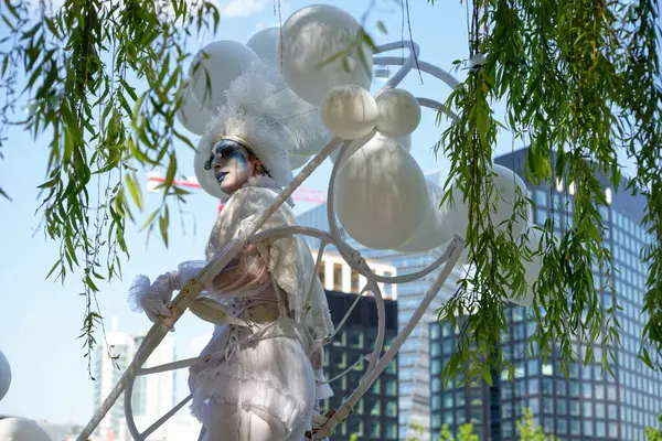 Çağdaş sirk ve sokak tiyatrosunun üç günlük festivali olan BAM Circus, Biblioteca degli Alberi 'nin çimlerine geri döndü.