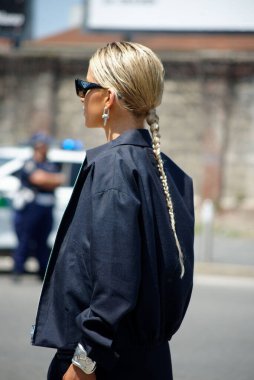 Caroline Daur, nam-ı diğer Caro interneti fetheden genç Alman blogcu Nüfuzlu Adam ünvanını kazandı.. 