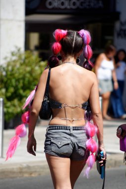 MILANO PRIDE HAZİRAN 2025 Geçit töreni Milan 'ın merkezindeki caddeleri takip edecek ve sonunda müzik, konuşmalar ve halka açık bir kutlama olacak..