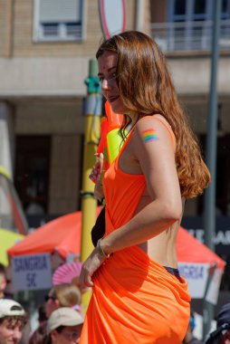 MILANO PRIDE HAZİRAN 2025 Geçit töreni Milan 'ın merkezindeki caddeleri takip edecek ve sonunda müzik, konuşmalar ve halka açık bir kutlama olacak..