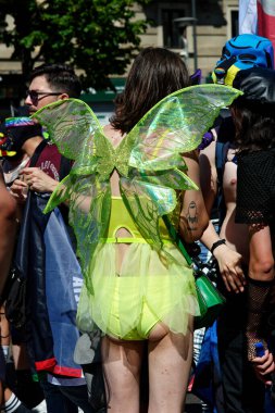 MILANO PRIDE HAZİRAN 2025 Geçit töreni Milan 'ın merkezindeki caddeleri takip edecek ve sonunda müzik, konuşmalar ve halka açık bir kutlama olacak..