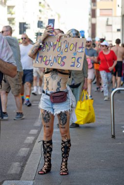 MILANO PRIDE HAZİRAN 2025 Geçit töreni Milan 'ın merkezindeki caddeleri takip edecek ve sonunda müzik, konuşmalar ve halka açık bir kutlama olacak..