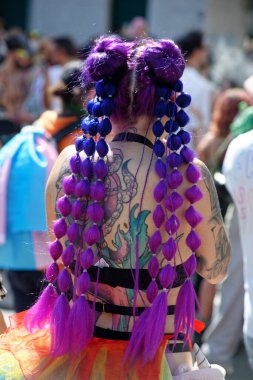 MILANO PRIDE HAZİRAN 2025 Geçit töreni Milan 'ın merkezindeki caddeleri takip edecek ve sonunda müzik, konuşmalar ve halka açık bir kutlama olacak..