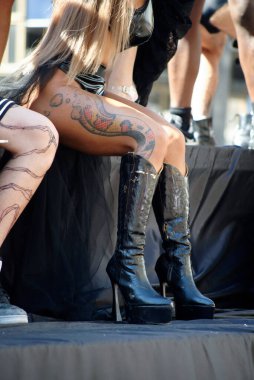 MILANO PRIDE HAZİRAN 2025 Geçit töreni Milan 'ın merkezindeki caddeleri takip edecek ve sonunda müzik, konuşmalar ve halka açık bir kutlama olacak..