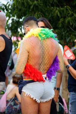 MILANO PRIDE HAZİRAN 2025 Geçit töreni Milan 'ın merkezindeki caddeleri takip edecek ve sonunda müzik, konuşmalar ve halka açık bir kutlama olacak..
