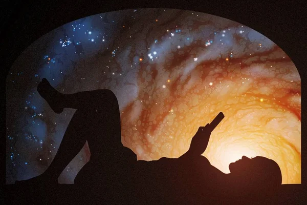 Женщина Лежит Окна Космическое Путешествие Пассажир Космического Корабля Спиральная Галактика — стоковое фото