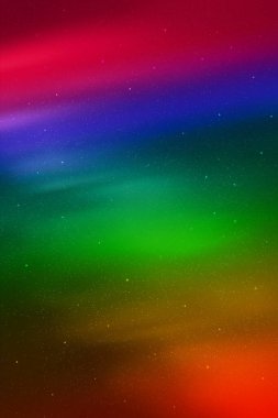 Gökkuşağı aurora borealis. Renkli kuzey ışıkları ve gece yıldızlı gökyüzü