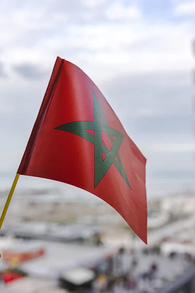 Ruce Vlajkami Maroka Rozostřené Pozadí Fandit Jejich Fotbalovému Týmu Světovém — Stock fotografie