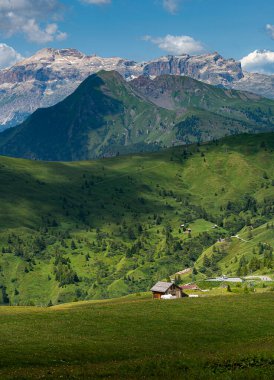 Giau Geçidi 'ndeki güzel dağ sıraları, Dolomitler İtalya