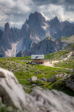 Cadini di Misurina, İtalya 'nın Belluno eyaletinde yer alan bir dağlık bölge..