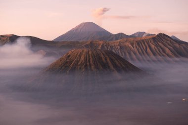 Bromo Tengger Semeru Milli Parkı 'nın muhteşem manzarası.