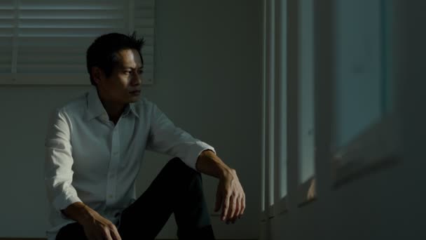 Депрессия Психические Заболевания Азиатский Мужчина Разочаровывает Грустит После Получения Плохих — стоковое видео