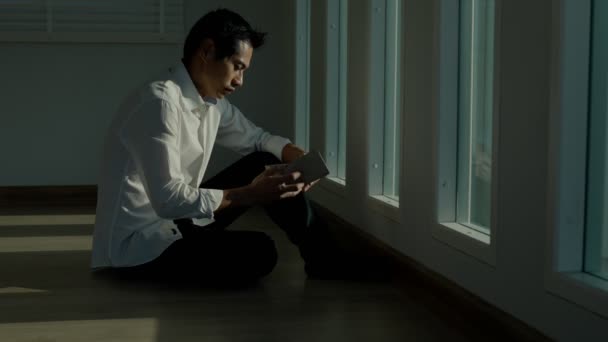 Депрессия Психические Заболевания Азиатский Мужчина Разочаровывает Грустит После Получения Плохих — стоковое видео